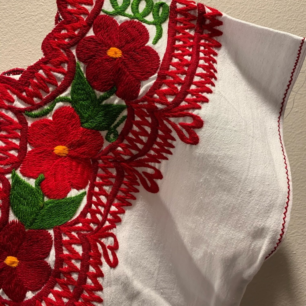 Mexican embroidery blouse - Picture 2 of 7